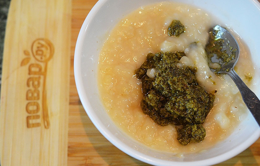 1. Этап. Лазанья с ароматом моря: 7. Охладите и смешайте с песто. Соус готов.