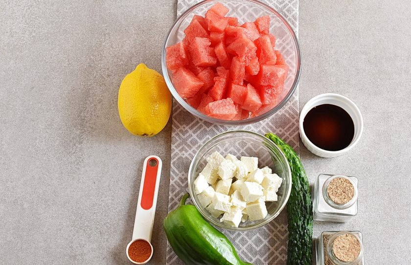 1. Этап. Салат из арбуза: Подготовьте ингредиенты.
