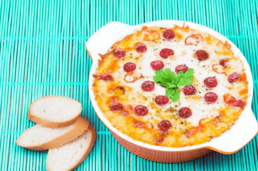 1. Этап. Пицца-соус с гренками: 3. Запекайте пиццу в разогретой до 180 градусов духовке примерно 20 минут. Подавайте с хлебом, гренками, тостами или чипсами. Приятного аппетита!