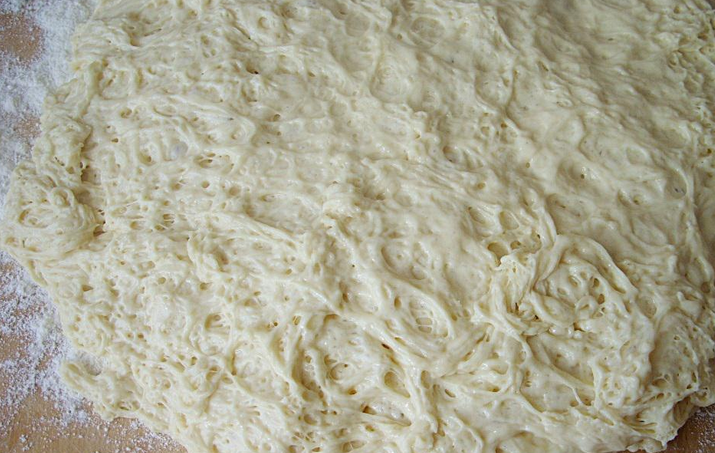 1. Этап. Дрожжевое тесто на молоке: Снова ставим тесто в теплое место на 35-40 минут, накрыв его полотенцем. Готово!