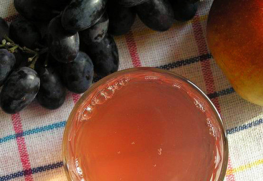 1. Этап. Кисель из яблок и винограда: Разлейте по бокалам и подавайте.