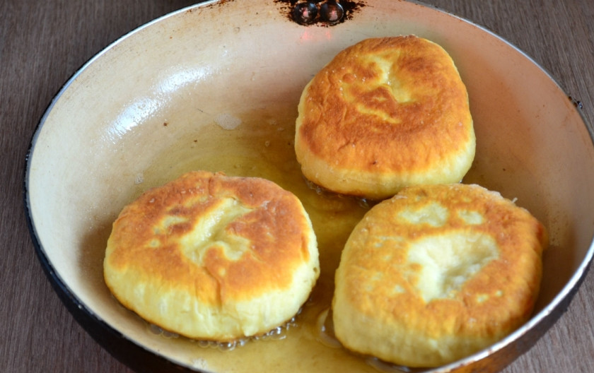 1. Этап. Беляши с мясом: Беляши с мясом готовы. Подавайте их теплыми. Кушайте с удовольствием!