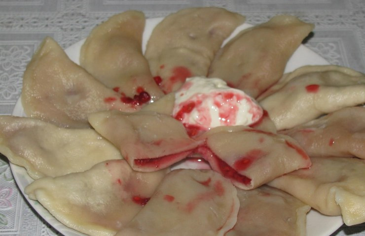 1. Этап. Вареники с малиной: Приятного всем аппетита!