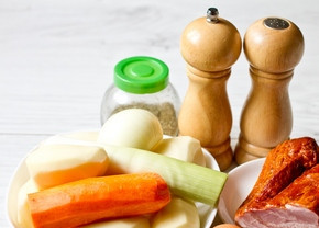 1. Этап. Суп Зоннтаг: Подготовьте необходимые продукты. Овощи моем и очищаем.