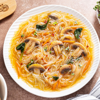 Суп с фунчозой и шампиньонами