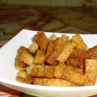 Гренки с чесноком в духовке