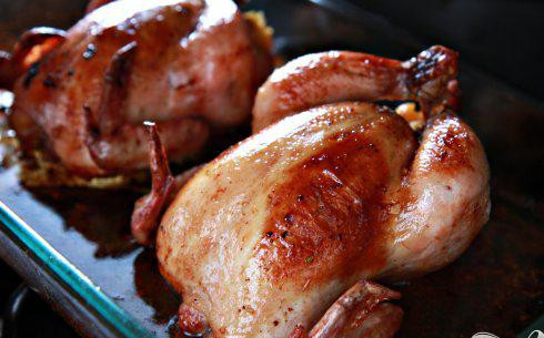 1. Этап. Курица, фаршированная бананами: 6. Дать курице остыть 10 минут и подавать.