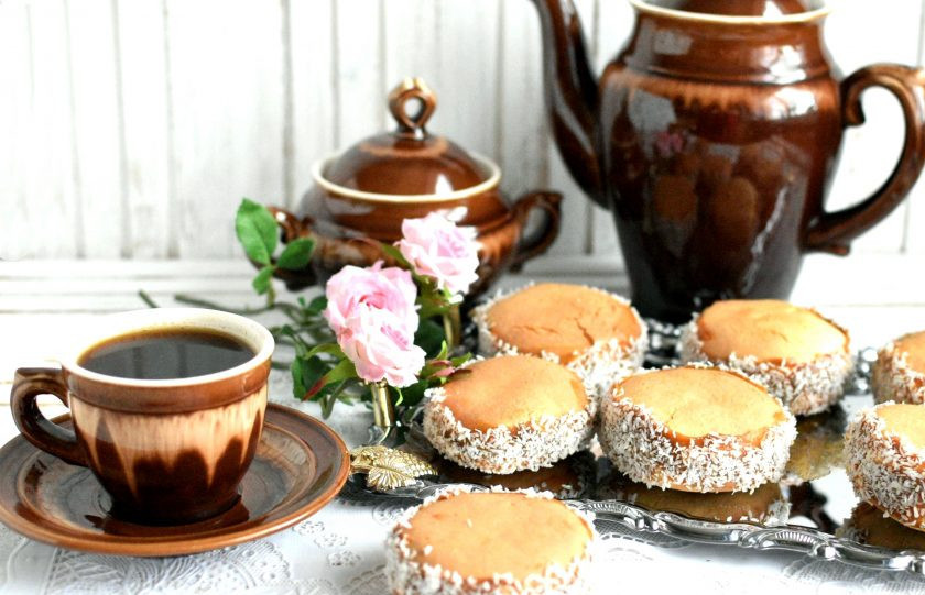 1. Этап. Печенье Альфахорес: Подавайте альфахорес к чашке крепкого черного кофе и наслаждайтесь тающей во рту сладкой нежностью!