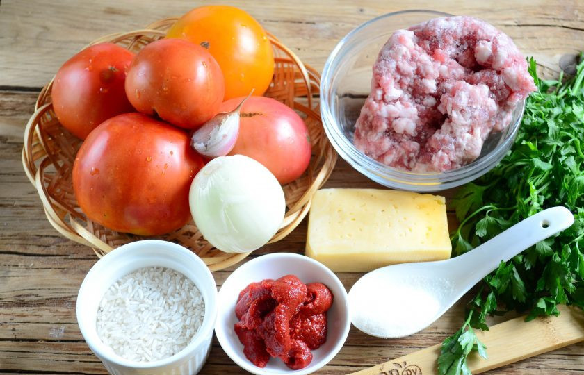 1. Этап. Фаршированные томаты Сеньор Помидор: Подготовьте все необходимые ингредиенты. В этот раз фарш я использовала покупной свино-говяжий.