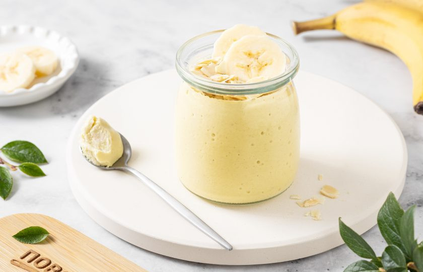 1. Этап. Банановый мусс: Перед подачей мусс можно украсить кружочками бананов и миндальными лепестками. Приятного вам аппетита!