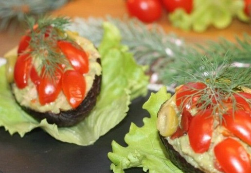 1. Этап. Авокадо, фаршированный тунцом и вяленым перцем: 10. Подавайте 