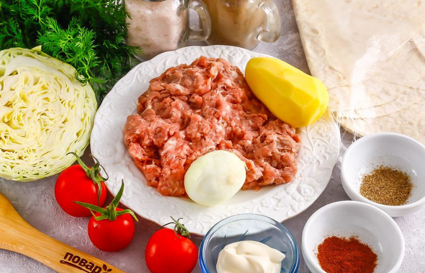 1. Этап. Шаурма с кебабом: Подготовьте указанные ингредиенты. Фарш приобретите в мясном магазине или сделайте сами из жирной баранины.