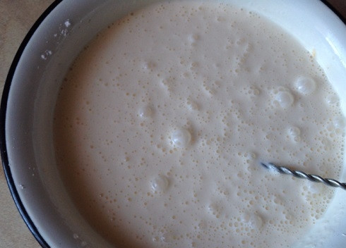 1. Этап. Сметанник: И перемешаем все до растворения крупинок сахара.