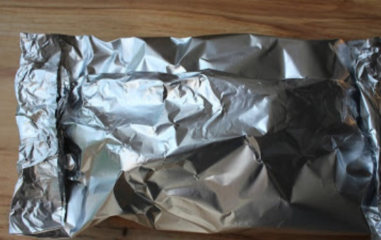 1. Этап. Курица с овощами в фольге: 8. Таким же образом сделать и остальные порции. Готовые конвертики отправить в разогретую духовку минут на 30, в зависимости от размера кусочков курицы и овощей.