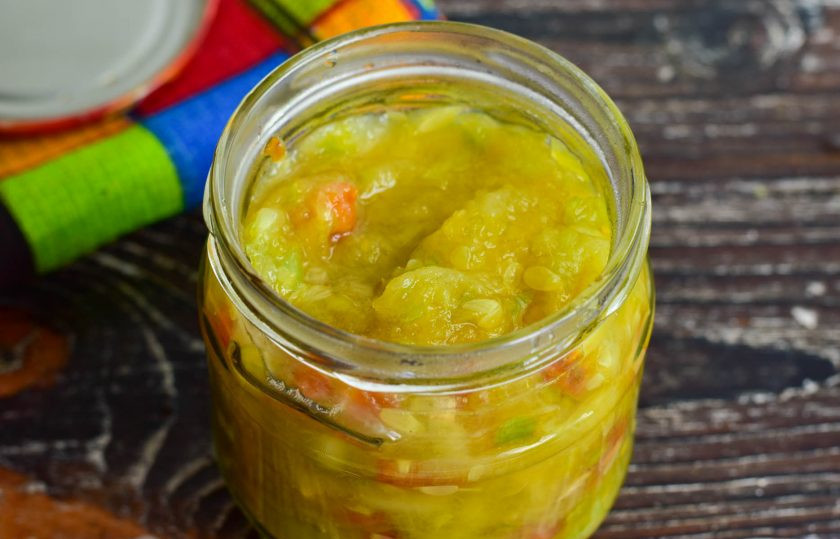 1. Этап. Джем из кабачков с лимоном и курагой: Выложите его в стеклянную банку.