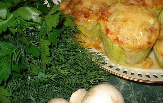 1. Этап. Кабачки, фаршированные грибами: 6. Перед подачей подаем зеленью и подаем в горячем виде.