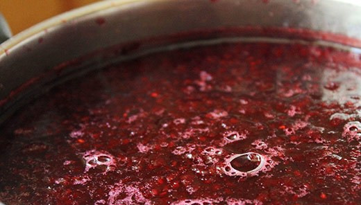 1. Этап. Малиновое варенье жидкое: 4. Если хотите, чтобы дольше хранилось - варенье нужно остудить, и потом еще раз довести до кипения.