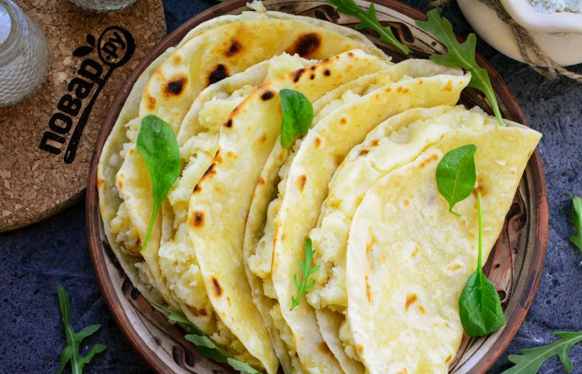 1. Этап. Кыстыбый с пюре: Кыстыбый с пюре подавайте к столу! Приятного аппетита!