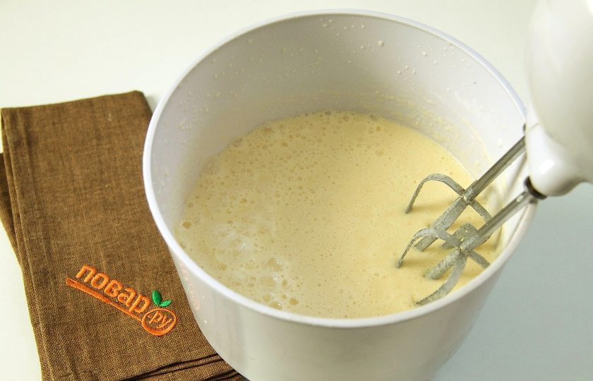 1. Этап. Умное пирожное: Взбейте все вместе до однородного состояния.