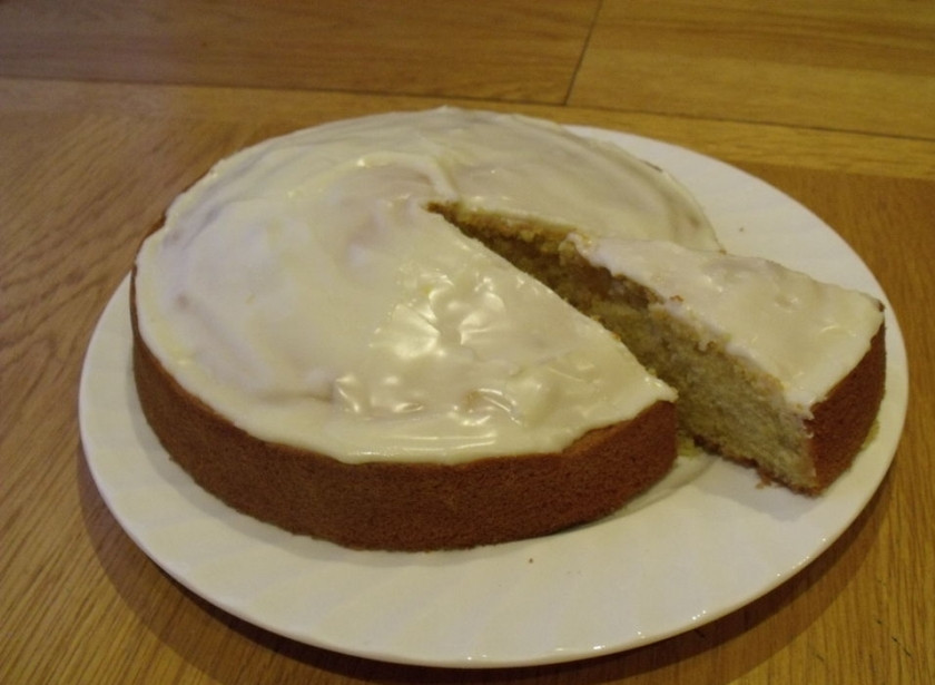 1. Этап. Апельсиновая коврижка: Кремом промажьте коврижку, пока она ещё тёплая. Затем остудите её и пробуйте этот кулинарный шедевр!