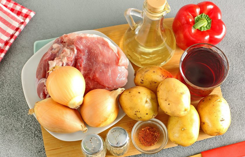 1. Этап. Немецкий гуляш: Подготовьте все ингредиенты.