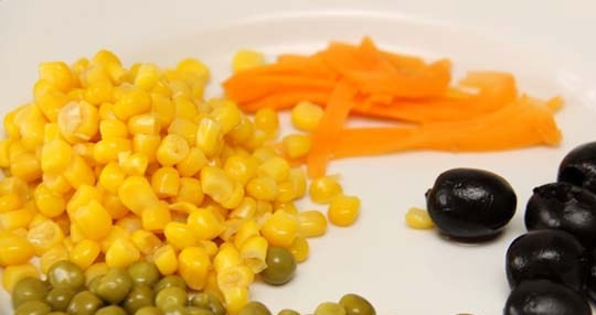 1. Этап. Салат Пасхальный: Подготавливаем все необходимые ингредиенты для украшения.