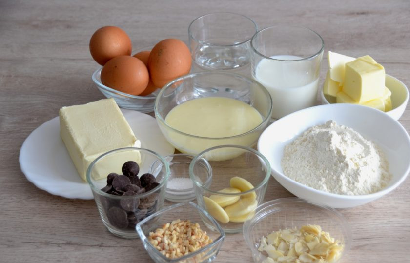 1. Этап. Профитроли с масляным кремом: Подготовьте ингредиенты.