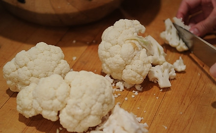 1. Этап. Маринованная цветная капуста: Капусту разделяем на соцветия.