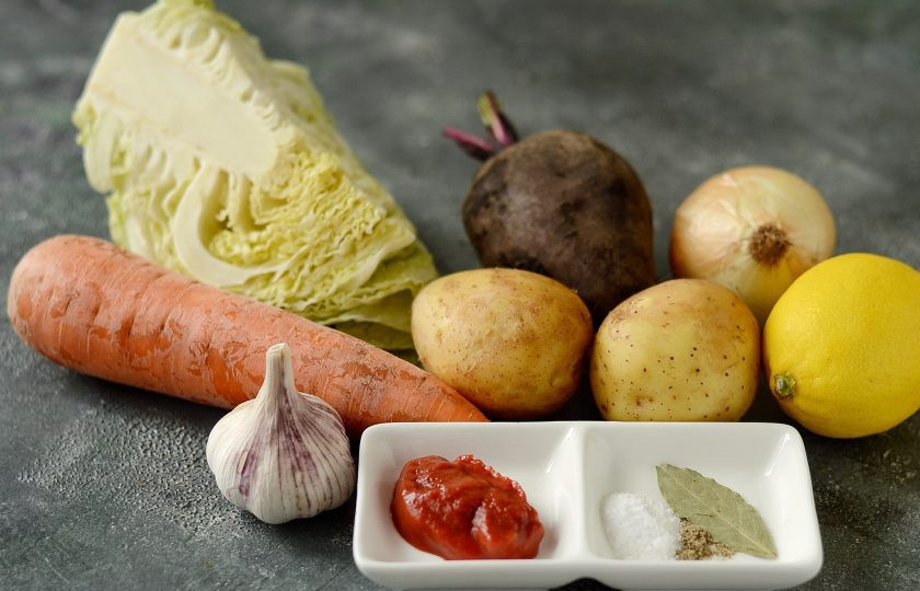 1. Этап. Борщ из савойской капусты: Подготовьте все ингредиенты.