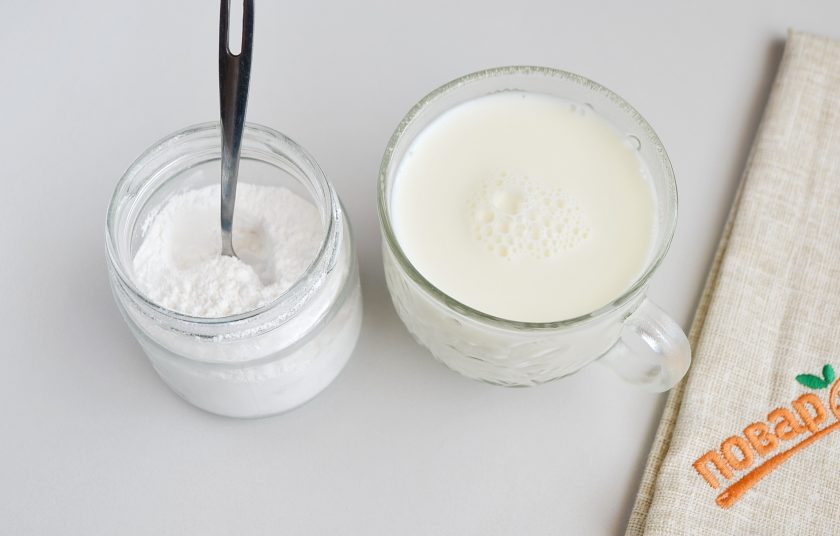 1. Этап. Слоеное желе в стаканчиках: 7. Сливки для взбивания взбейте с сахарной пудрой до образования воздушного крема.