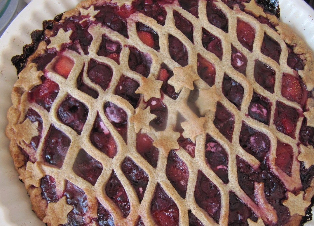 1. Stage. Easy pie with berries: 10. Bake the pie for about 30-35 minutes.