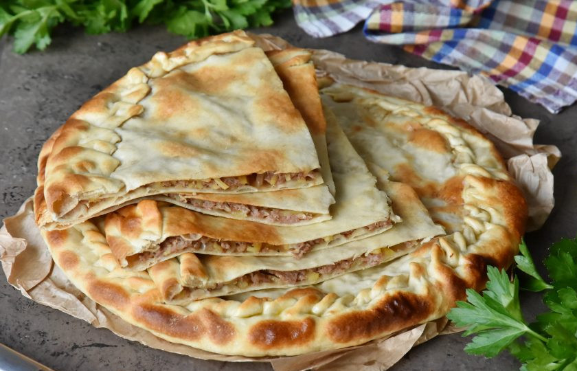 1. Этап. Табасаранское чуду: Разогрейте духовку до 200 градусов. Выпекайте чуду 10-15 минут до подрумянивания. После выпекания смажьте еще горячий чуду сливочным маслом. Выпечка готова! Приятного аппетита!