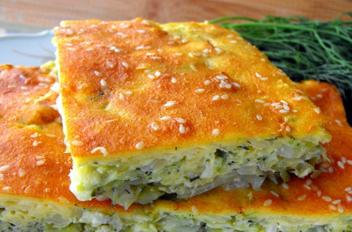 1. Этап. Пирог с майонезом: Выпекайте пирог в духовке 35 минут, температура 180 градусов. Приятного аппетита!