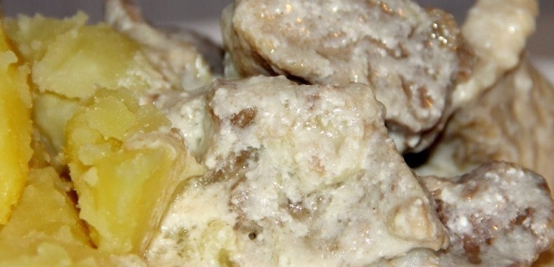 1. Этап. Мясо в сливочном соусе: Отправляем казан в духовку еще на 30 минут. Готово, подавайте вместе с гарниром. Приятного аппетита!