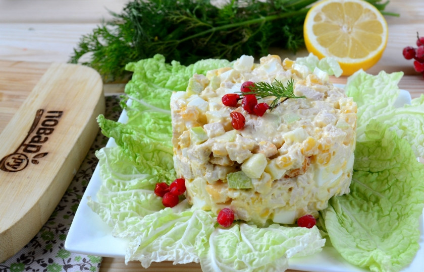 1. Этап. Салат из кукурузы и куриной грудки: Вот и все, салат из кукурузы и куриной грудки готов. Он украсит любой праздничный стол. Кушайте с удовольствием!