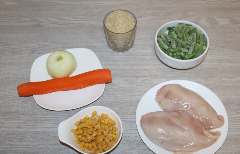 1. Этап. Рис с курицей и фасолью: Подготовьте ингредиенты.