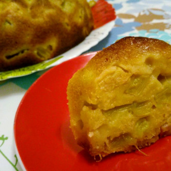 Кекс медовый с ревенем