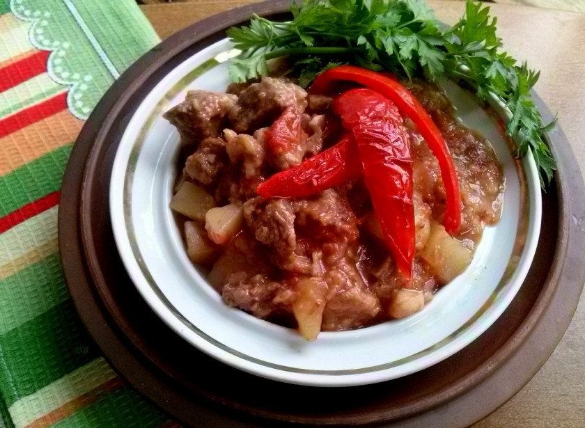 1. Этап. Классический Венгерский гуляш: 9. Гуляш готов, подавайте его к столу горячим. Приятного аппетита!