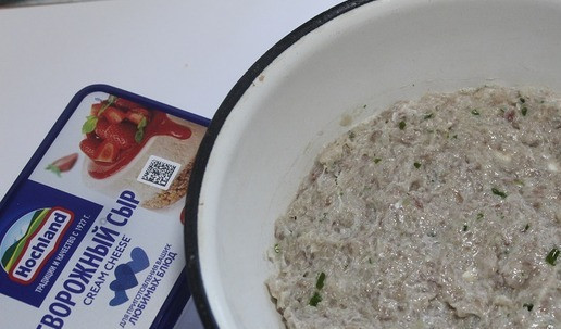 1. Этап. Рыбные зразы: Фарш очень хорошо вымешать. Разделить на равное количество. Я делала 4 крупные зразы.