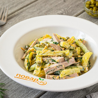 Салат с картофелем фри