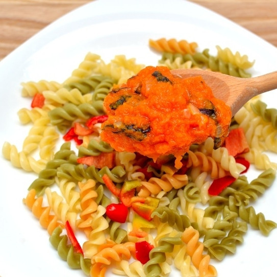 1. Этап. Тыквенный соус к макаронам: Ставим на медленный огонь, тушим под крышкой 5-7 минут до загустения. Все, тыквенный соус к макаронам готов.