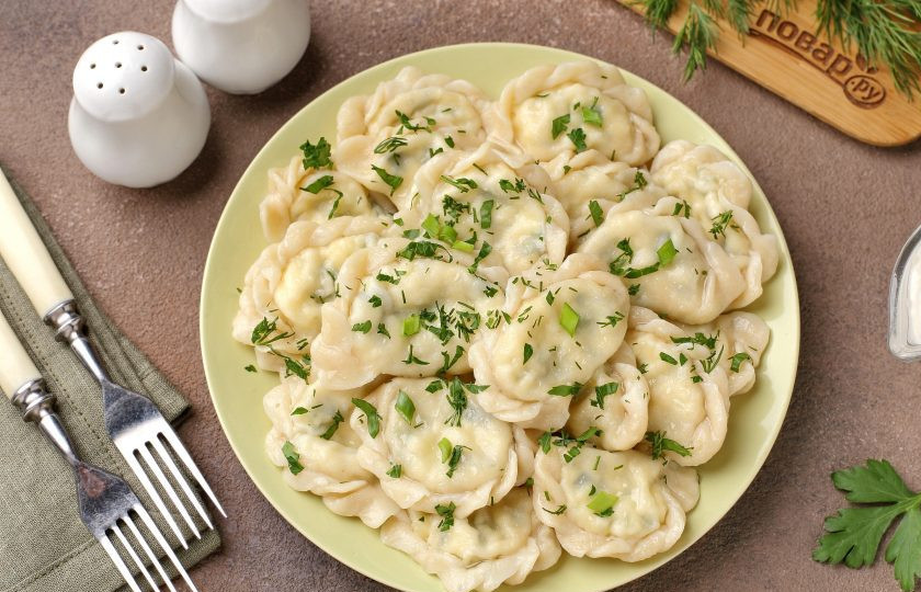 1. Этап. Вареники с адыгейским сыром и зеленью: Вареники с адыгейским сыром и зеленью готовы. Приятного аппетита!