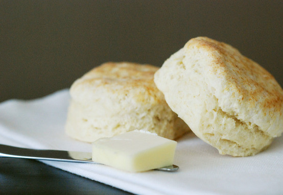 1. Этап. Диетическое бисквитное творожное тесто: 3. Вот и все! Теперь из этого теста вы сможете приготовить пончики на сковороде, булочки или пирог. Я сделала булочки. Очень вкусно!