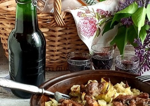 1. Этап. Запечённая пряная индейка с молодой капустой: Готово! Подаём прямо на кеци. Кеци очень долго держит температуру любого блюда.