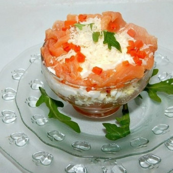 Салат с форелью