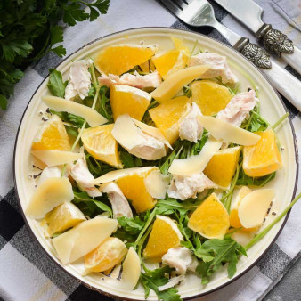Салат из курицы с рукколой и апельсинами
