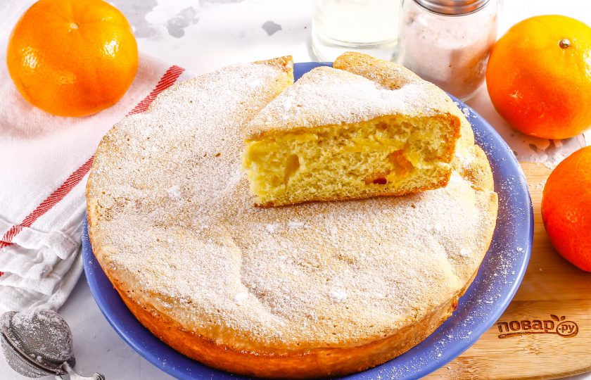 1. Этап. Бисквит с мандаринами: Как только десерт остынет, можете подавать его к столу присыпав сахарной пудрой! Не забудьте про чай!