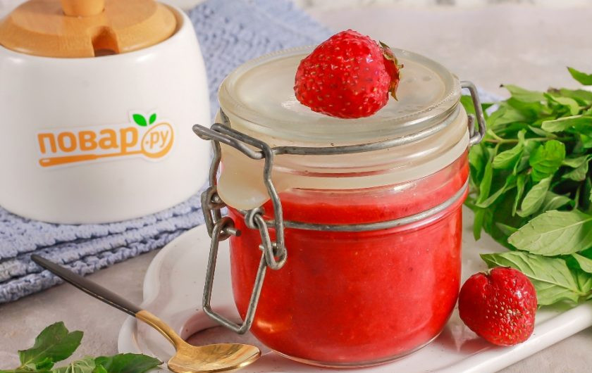 1. Этап. Свежая клубника с сахаром до весны: Закройте банку крышкой и поместите в холодильник или в подвал, погреб. Хранить 