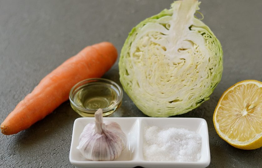 1. Этап. Маринованная капуста без уксуса: Подготовьте все ингредиенты.