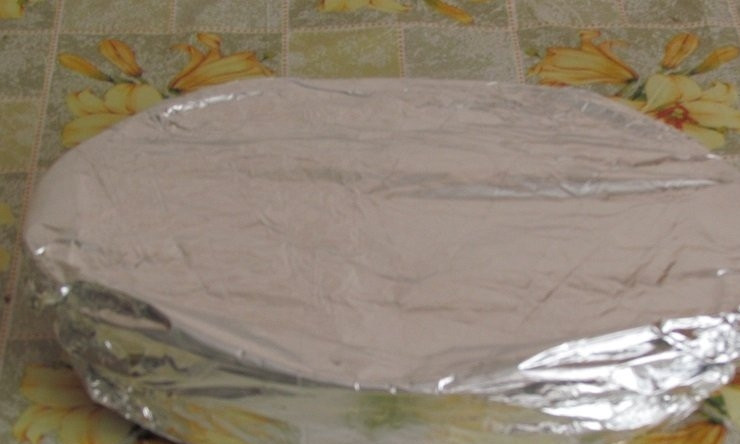 1. Этап. Тефтели с подливой в духовке: Теперь плотно укутываем форму фольгой со всех сторон и ставим в разогретую до 225 градусов духовку на час. Через пол часа можете отвернуть фольгу и попробовать подливу на соль и перец, при необходимости долить воды. Готовые тефтельки подавайте с любым гарниром на ваш выбор. Приятного аппетита!